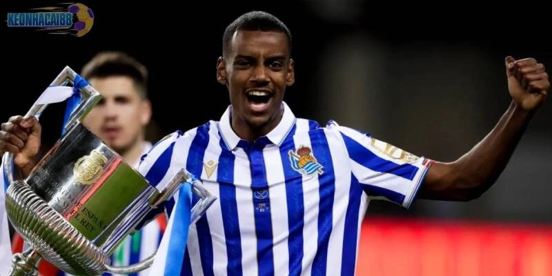 Alexander Isak giành Cúp Nhà Vua trong màu áo Sociedad