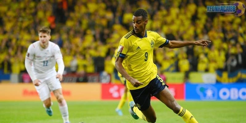 Alexander Isak được ví như “Zlatan Ibrahimovic mới” của bóng đá Thụy Điển