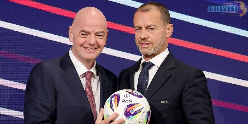 Aleksander Ceferin có mối liên hệ tốt với Chủ tịch FIFA Gianni Infantino (trái)