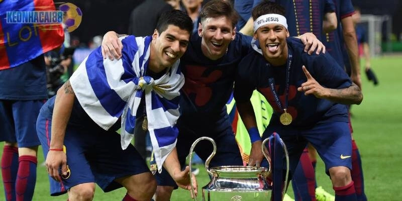 Neymar (phải) nằm trong bộ ba MSN vĩ đại tại Barcelona